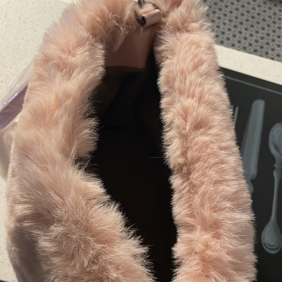Faux Fur Dusty Pink Crossbody - Picture 2 of 3